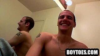 Horny stud shows off his feet and tugs on his cock - porn video