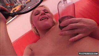Blonde babe masturbates and pumps up her pussy - porn video