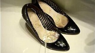 OFFICE PUMPS PISS - porn video